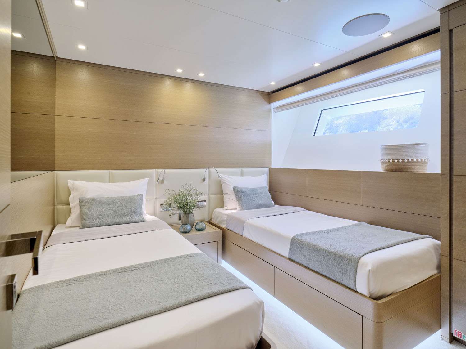 FLOR Yacht Charter - Twin Stateroom I