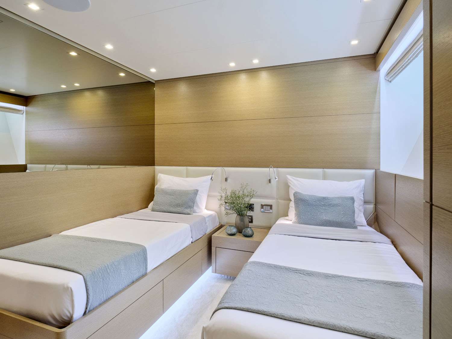 FLOR Yacht Charter - Twin Stateroom II