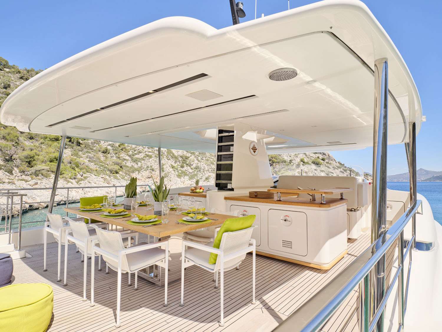 FLOR Yacht Charter - Sun Deck Dining Area