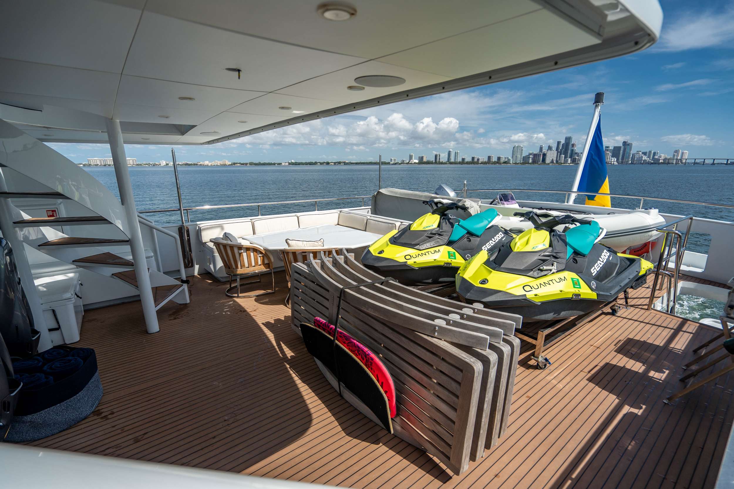 QUANTUM Yacht Charter - Sky lounge Deck