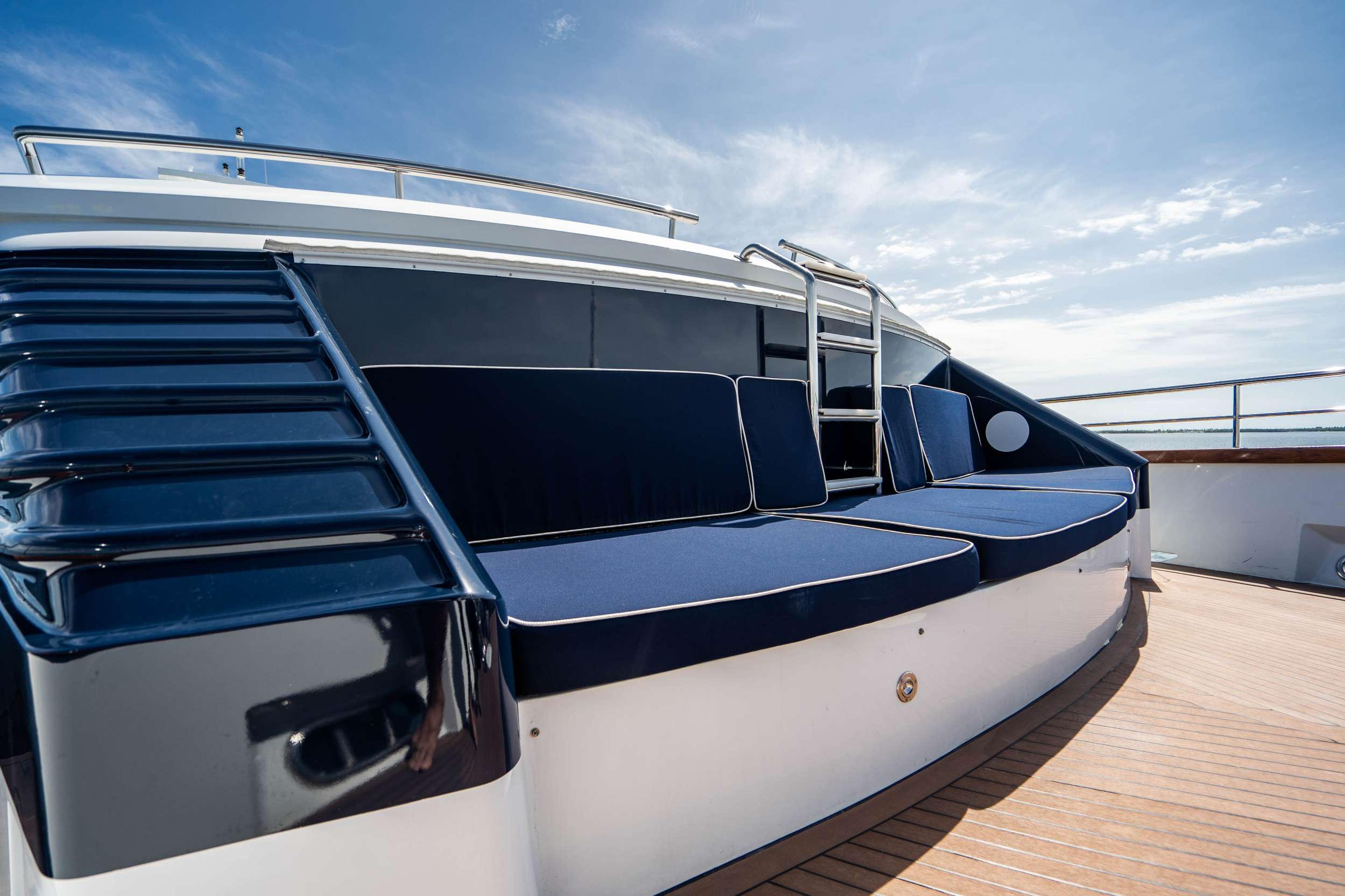 QUANTUM Yacht Charter - Bow Seating