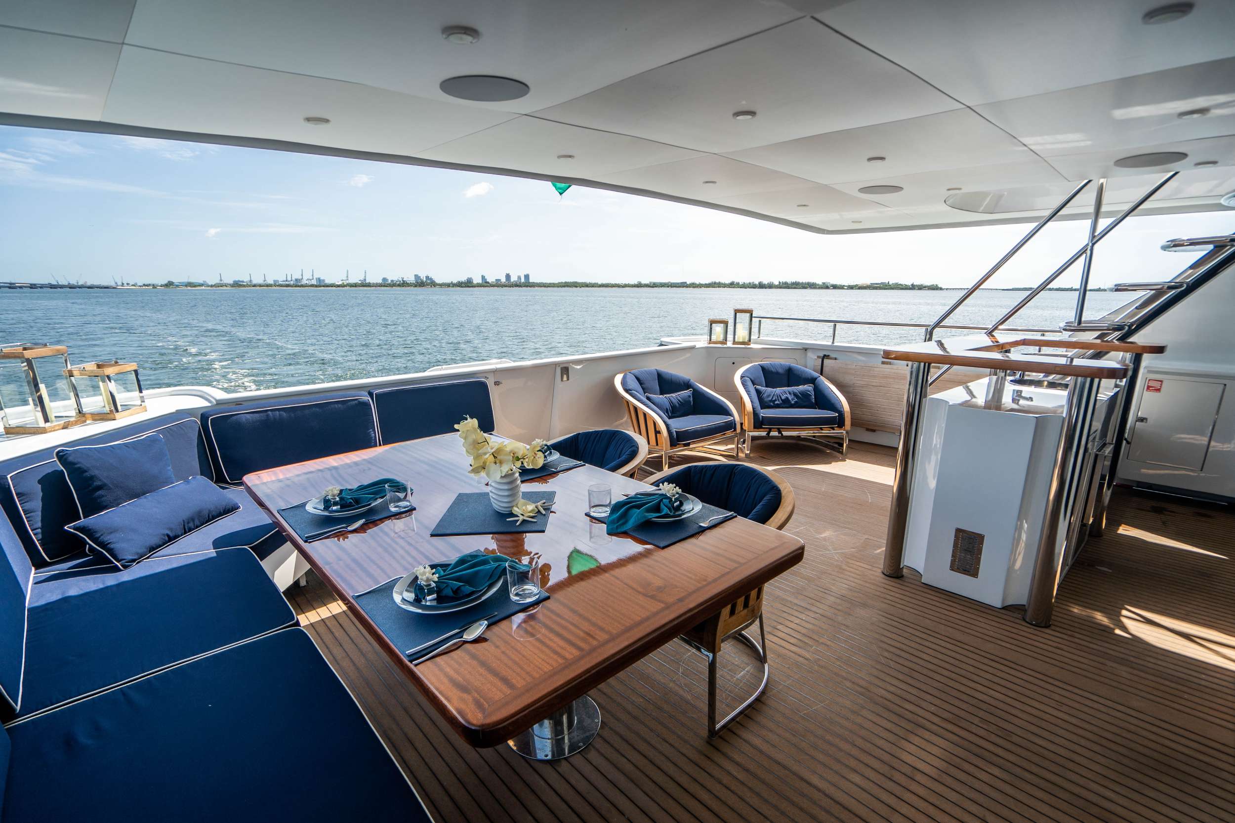 QUANTUM Yacht Charter - Aft deck seating