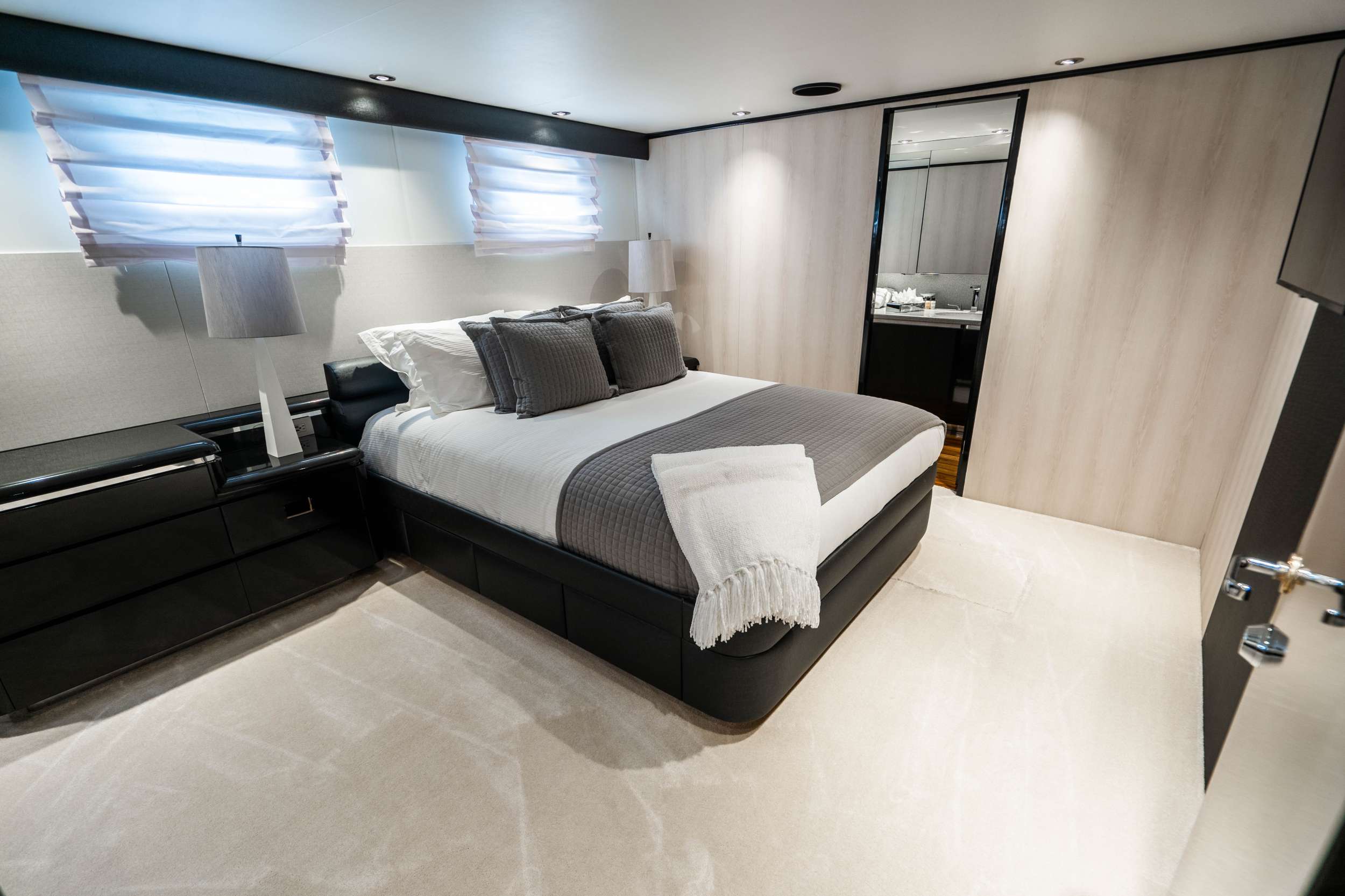 QUANTUM Yacht Charter - VIP Stateroom