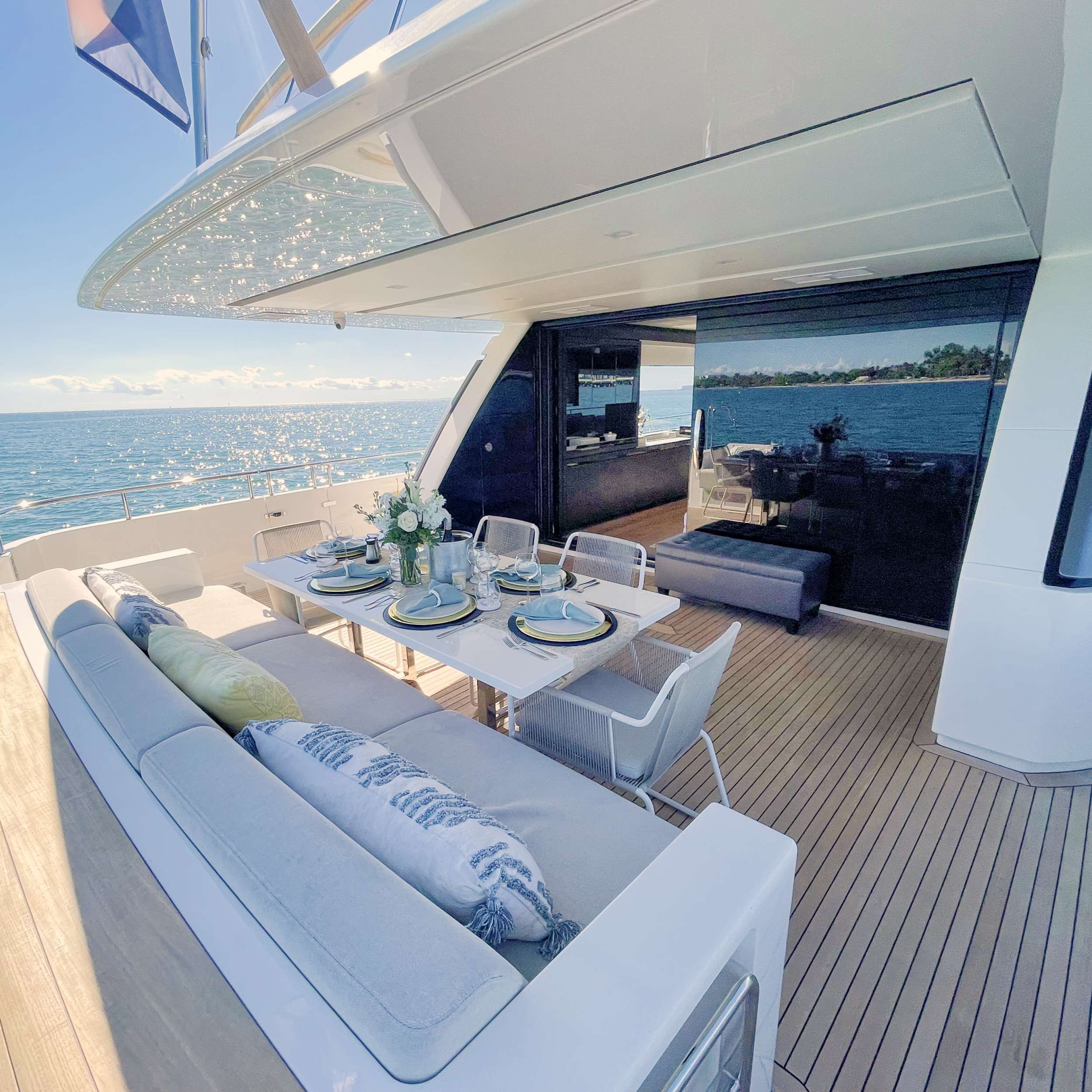Main Deck Aft al fresco dining