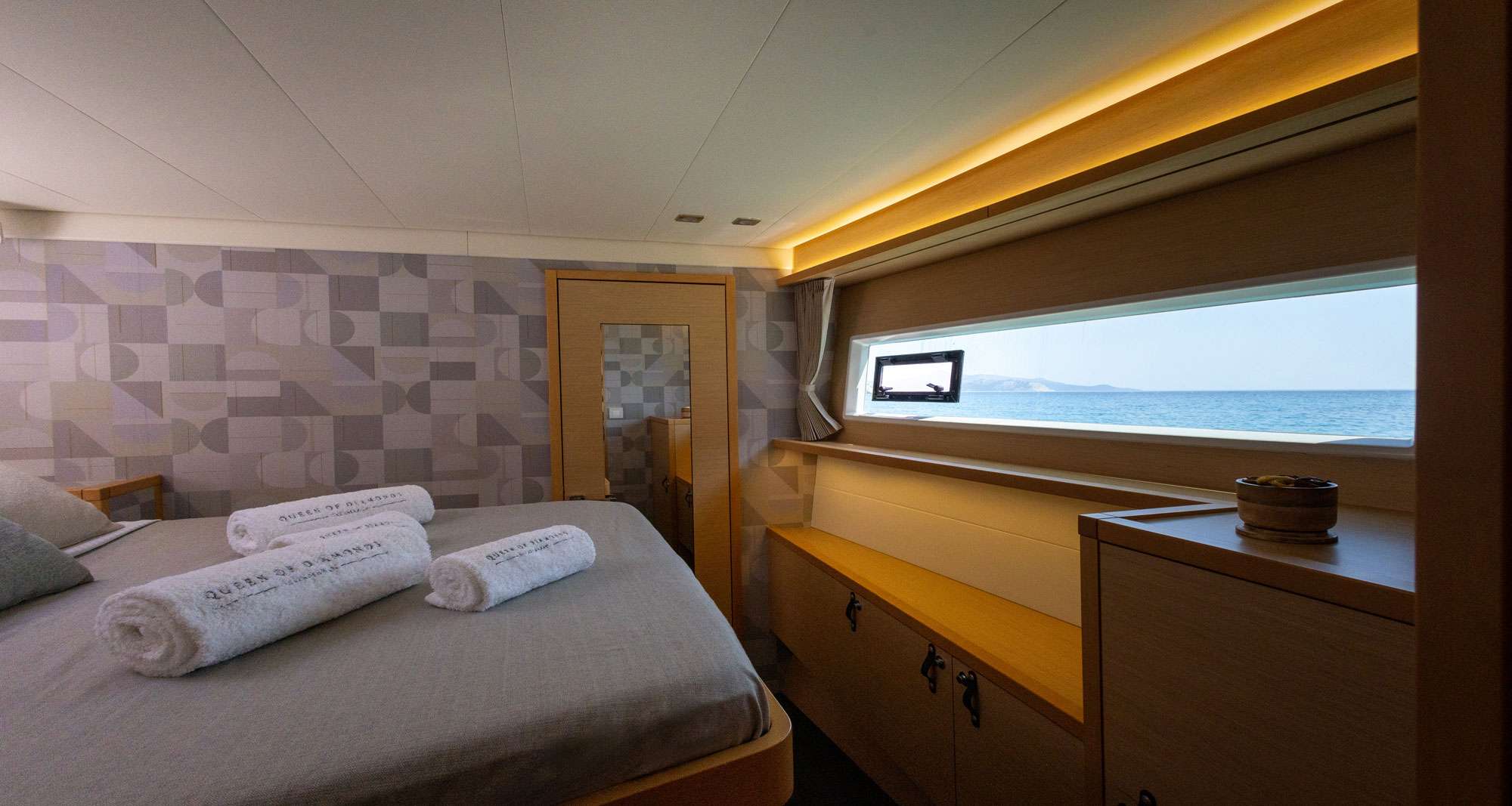 Queen Cabin