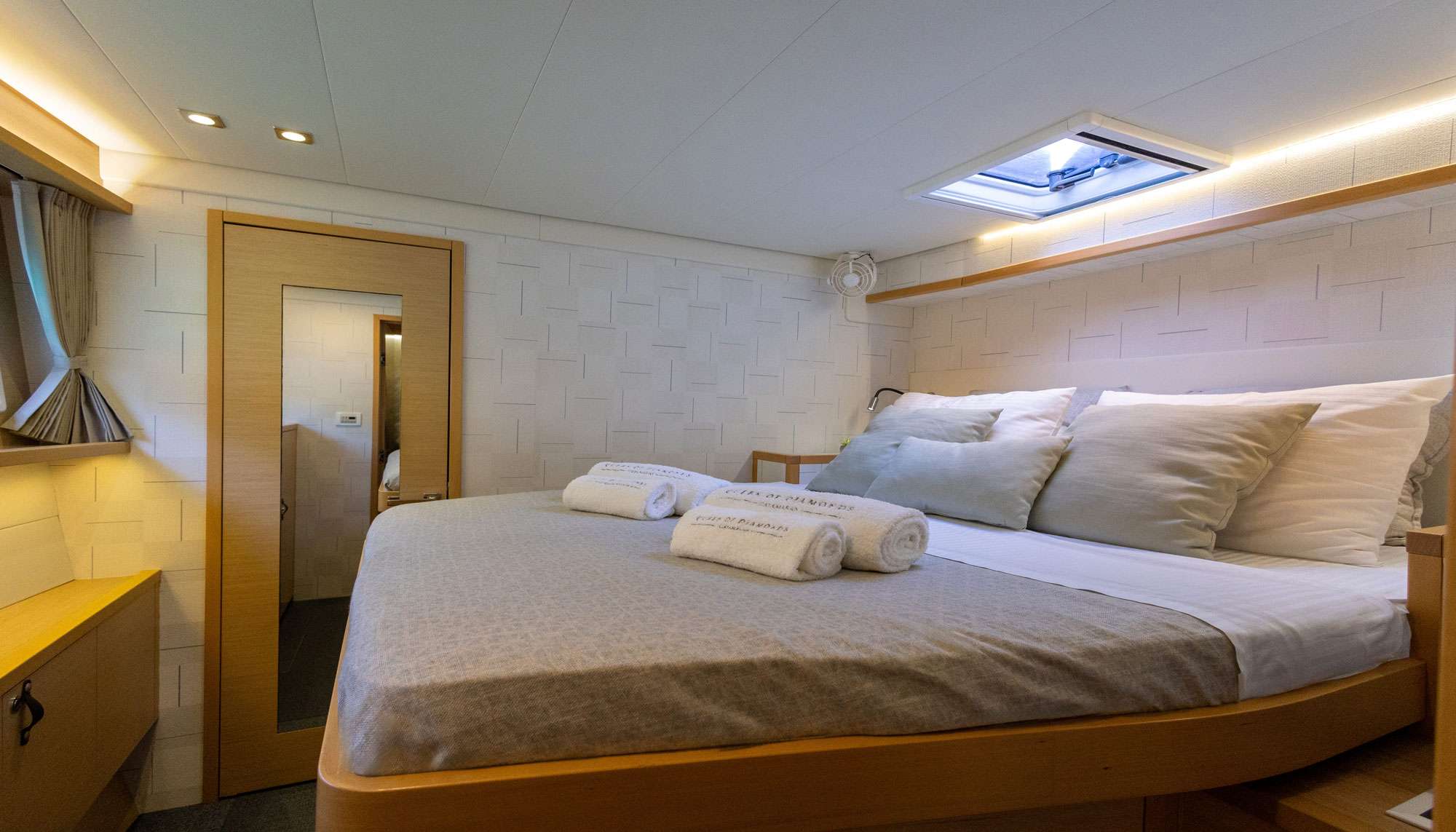 Queen Cabin