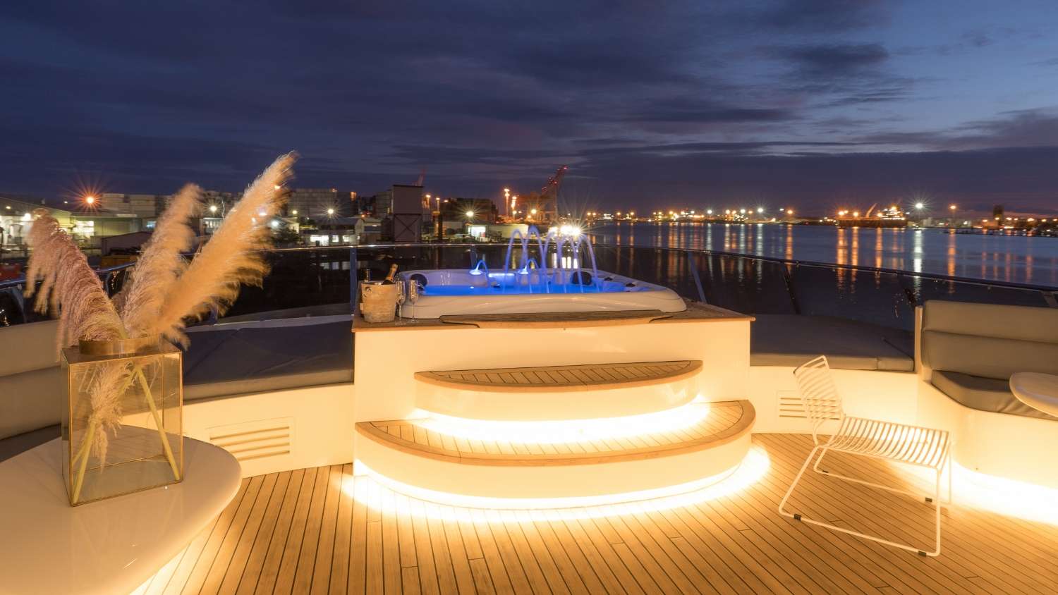 Irama - Sundeck jacuzzi