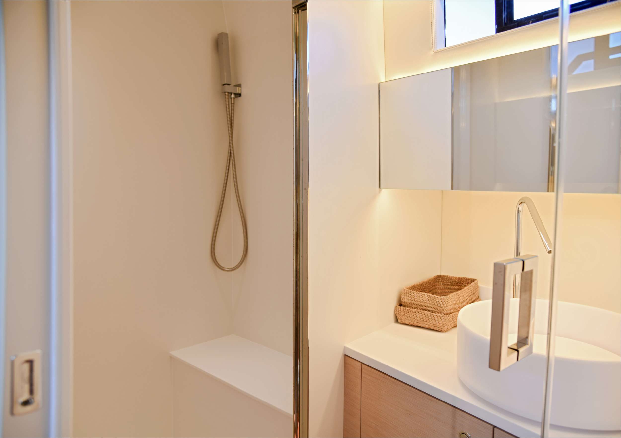 Cabin 2 - Bath