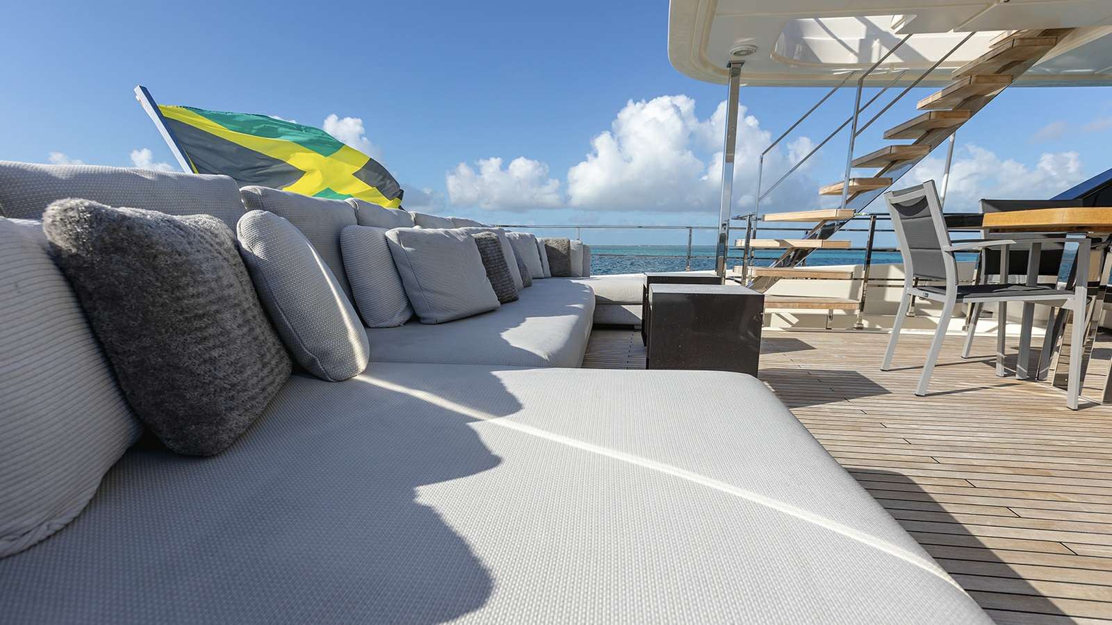 Sky loung