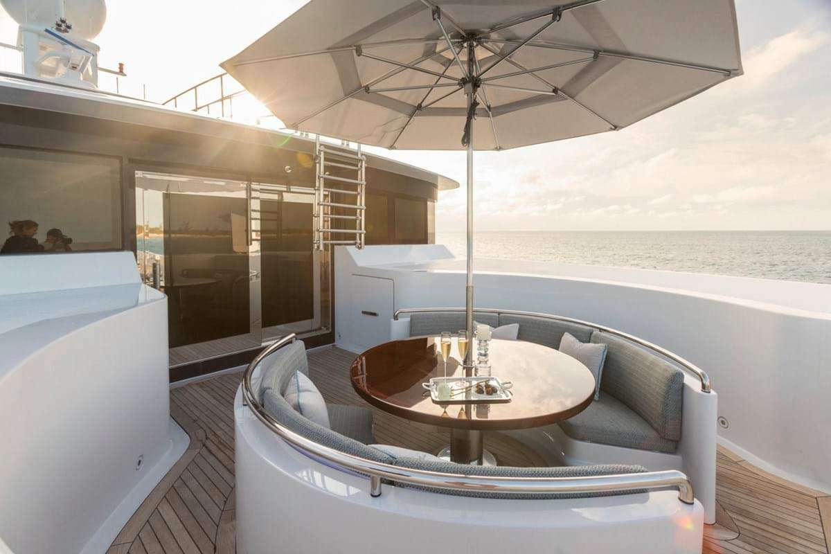 motor yacht JOIA The Crown Jewel