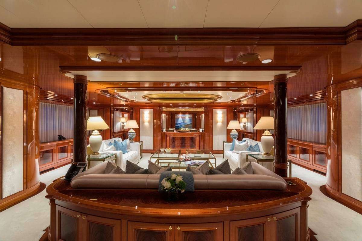 motor yacht JOIA The Crown Jewel