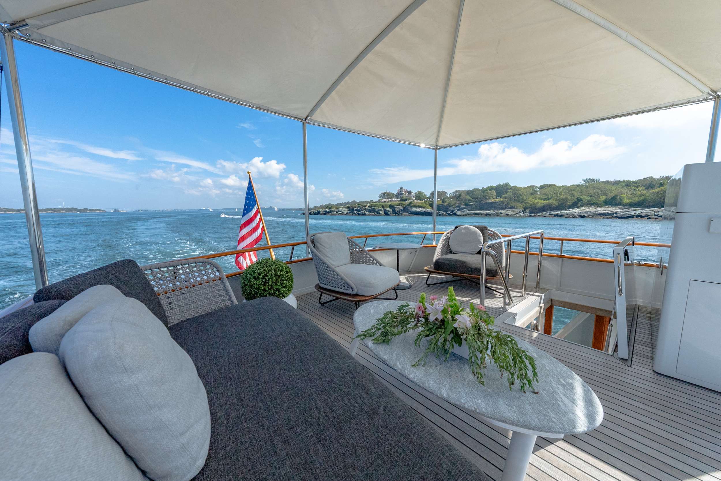 Flybridge Lounge