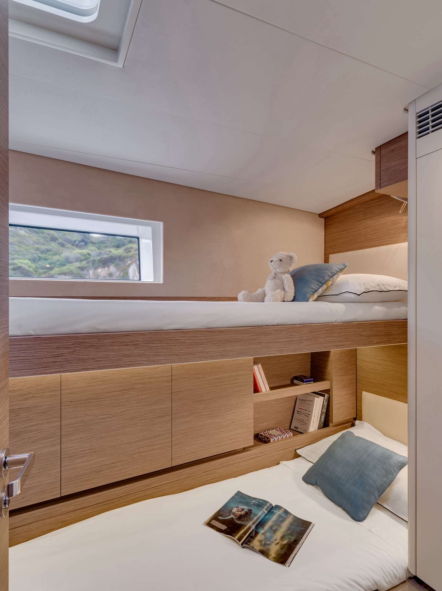 Twin cabin