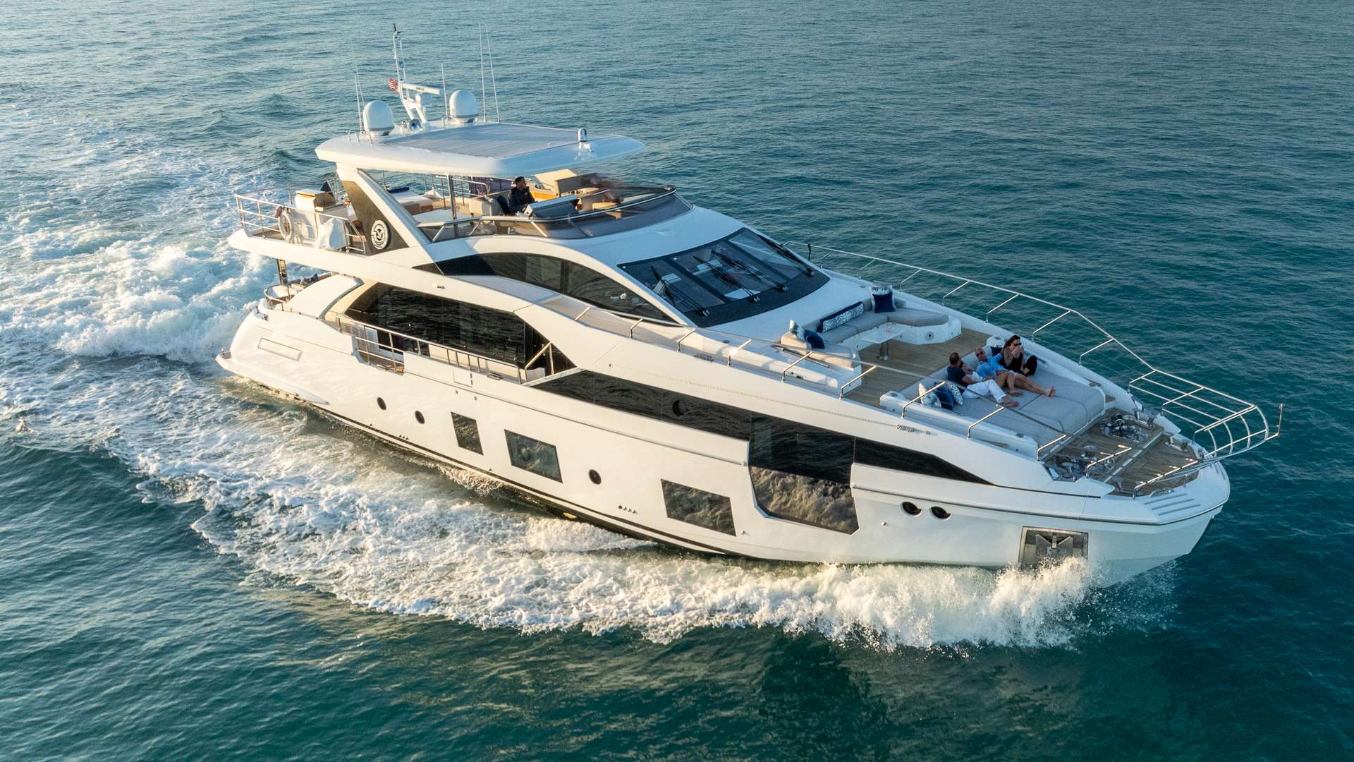 4 PLAY, 88´ Azimut 2021