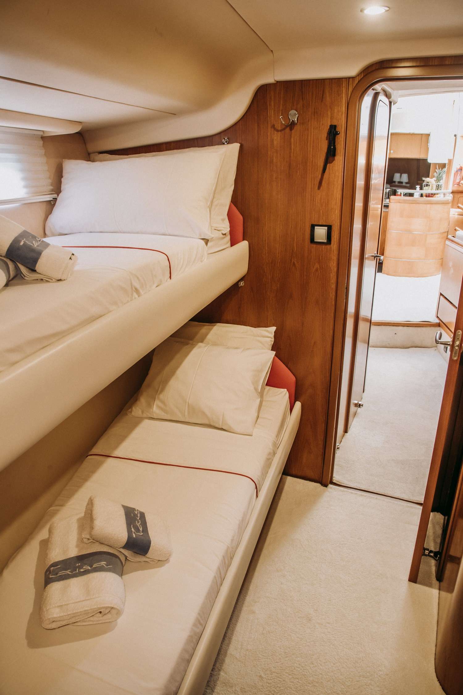 Twin cabin with upper &amp; lower beds (available only for children)
